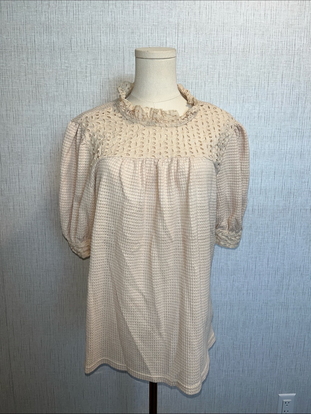 Cream Ruffled Lace Yoke Short Sleeve Blouse